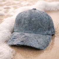 casquette bleue scintillante